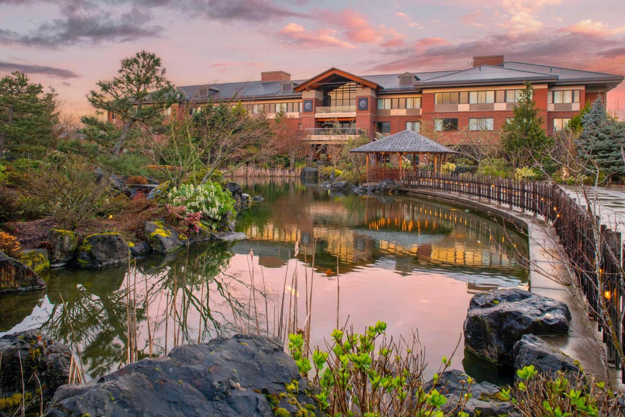 Best Western Premier Boulder Falls Inn Lebanon Exterior photo