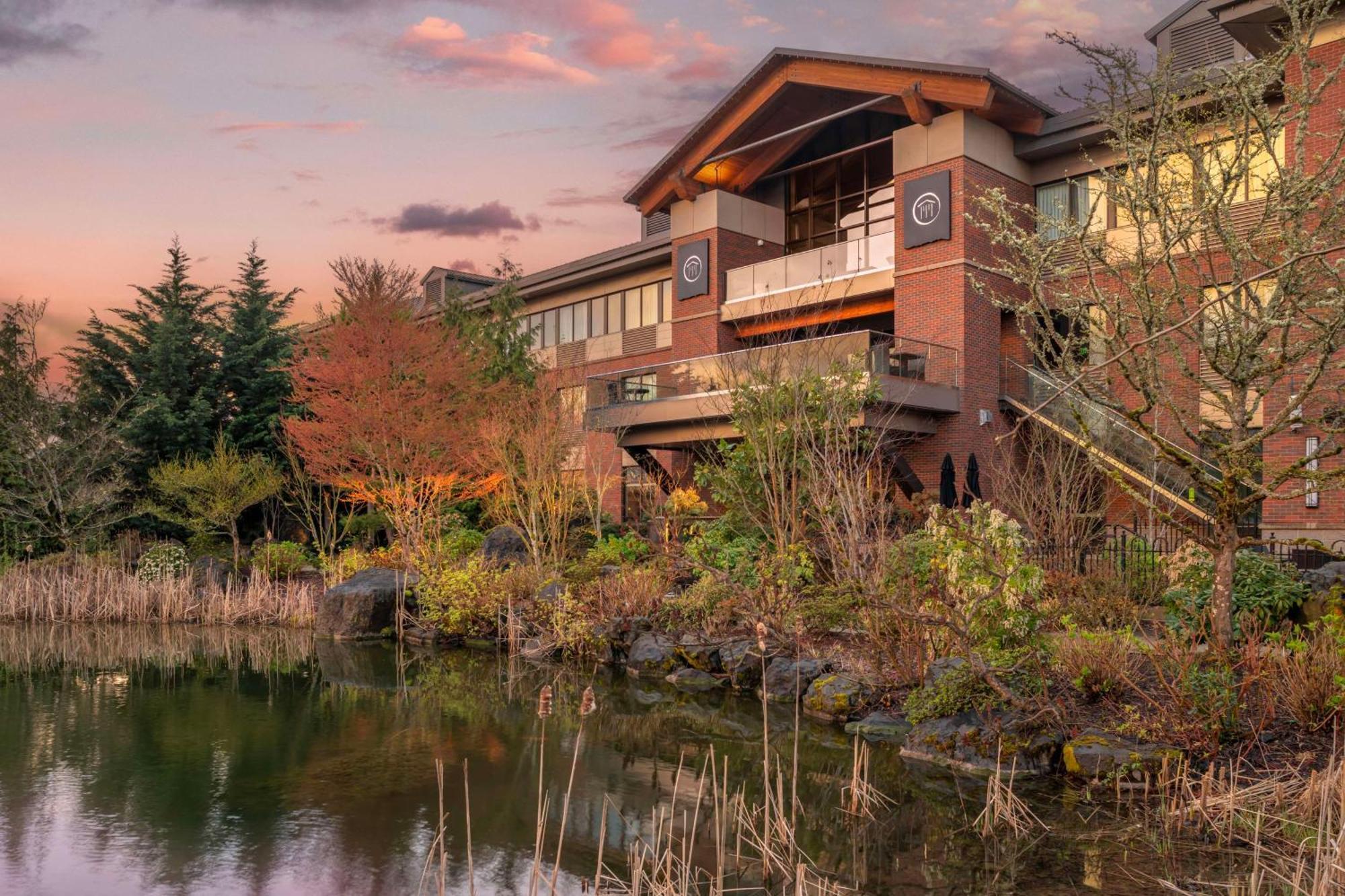 Best Western Premier Boulder Falls Inn Lebanon Exterior photo